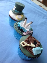 Alice in Wonderland cupcakes